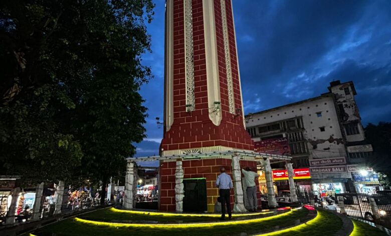 मुख्यमंत्री की प्रेरणा और डीएम की निगरानी में घंटाघर को मिल रहा अलौकिक स्वरूप