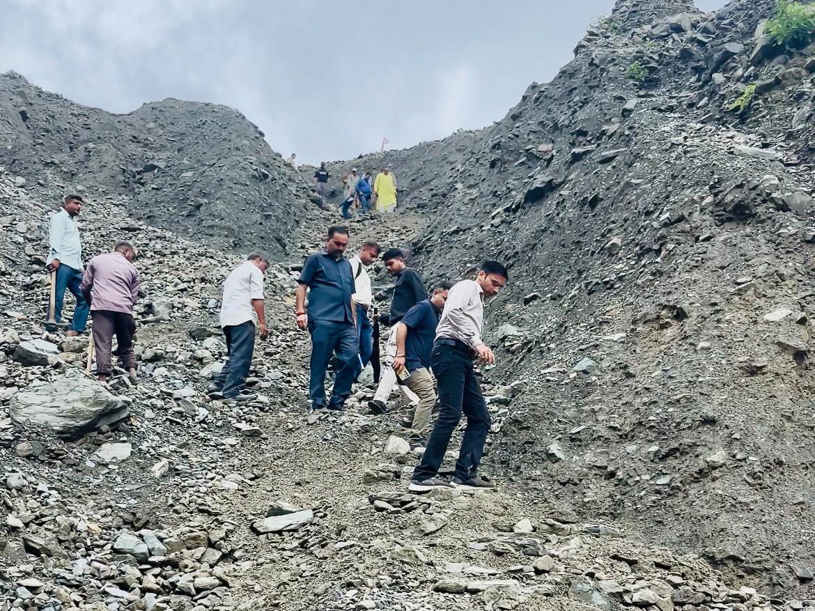 आपदा में प्रशासन की तत्परता: 24 घंटे में तैयार हुआ बटोली गांव का वैकल्पिक मार्ग, हर परिवार को मिली त्वरित सहायता