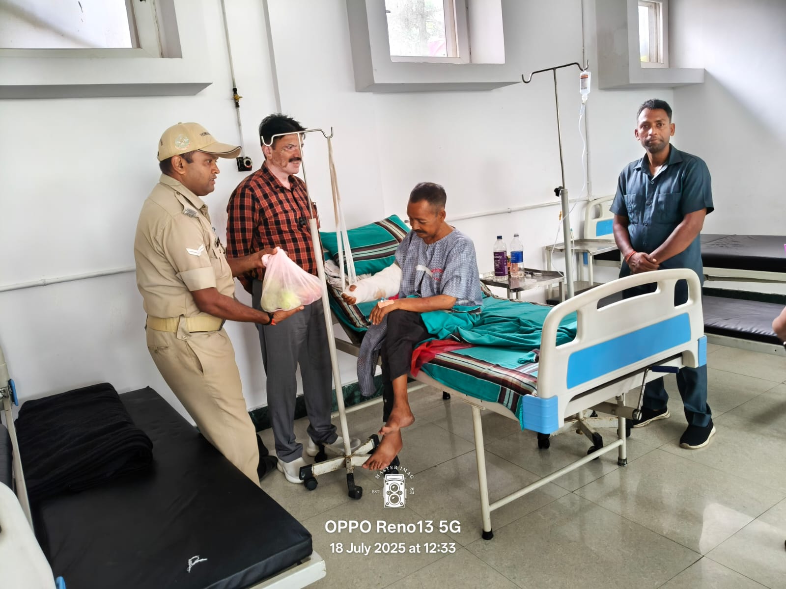 दून अस्पताल से लाइलाज रेफर हुए व्यथित राजू का बर्न स्पेशलिस्ट हेल्पिंग हैंड्स यहां ऑपरेशन हुआ संपन्न