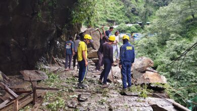 भूस्खलन के चलते केदारनाथ यात्रा प्रभावित, यात्रियों को सुरक्षित निकाला गया