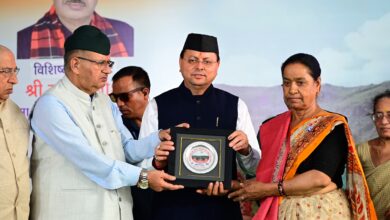 CM धामी ने कारगिल विजय दिवस पर शहीद स्मारक पर पुष्प चक्र अर्पित कर दी श्रद्धांजलि CM धामी ने कारगिल विजय दिवस पर शहीद स्मारक पर पुष्प चक्र अर्पित कर दी श्रद्धांजलि