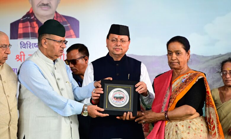 CM धामी ने कारगिल विजय दिवस पर शहीद स्मारक पर पुष्प चक्र अर्पित कर दी श्रद्धांजलि