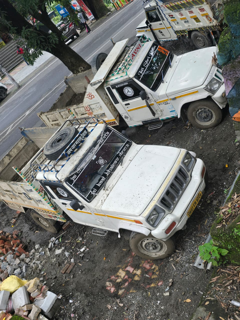 खनन माफियाओं पर प्रशासन का हंटर, मौके पर वाहन जब्त खनन माफियाओं पर प्रशासन का हंटर, मौके पर वाहन जब्त