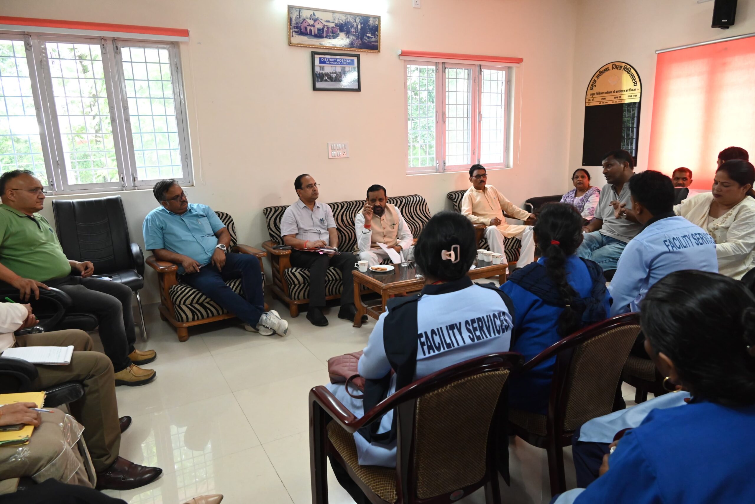 राज्य सफाई कर्मचारी आयोग के उपाध्यक्ष ने दून कोरोनेशन में सफाई कार्मिकों की सुनी समस्या