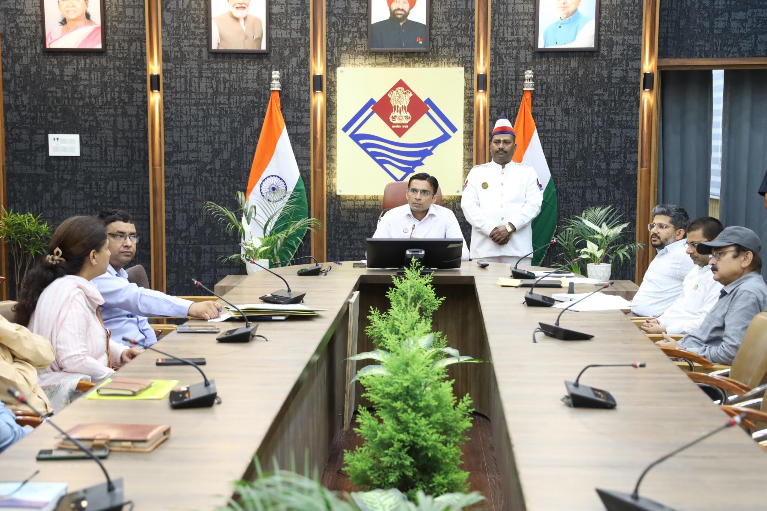 बीमार-घायल पशुओं की हो नियमित स्वास्थ्य जांच, उचित उपचारः-डीएम बीमार-घायल पशुओं की हो नियमित स्वास्थ्य जांच, उचित उपचारः-डीएम