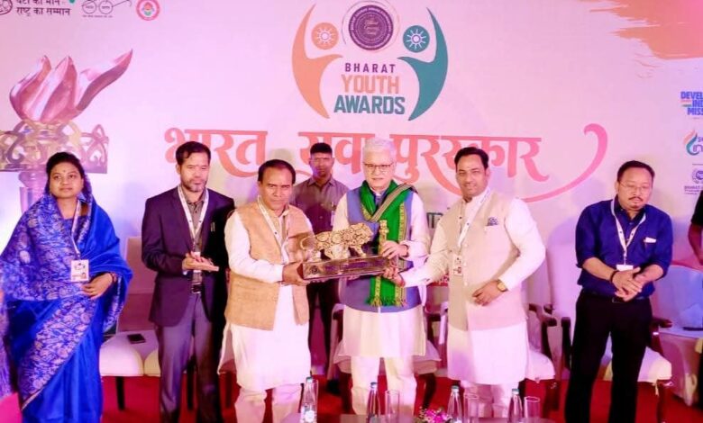 दिल्ली में आयोजित कार्यक्रम में तेलंगाना के राज्यपाल ने मंत्री डॉ. धन सिंह रावत को ‘भारत युवा पुरस्कार’ से किया सम्मानित दिल्ली में आयोजित कार्यक्रम में तेलंगाना के राज्यपाल ने मंत्री डॉ. धन सिंह रावत को ‘भारत युवा पुरस्कार’ से किया सम्मानित