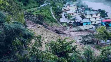 चमोली में बादल फटने से मची तबाही, थराली बाजार-मकान-दुकानें मलबे में दबे चमोली में बादल फटने से मची तबाही, थराली बाजार-मकान-दुकानें मलबे में दबे