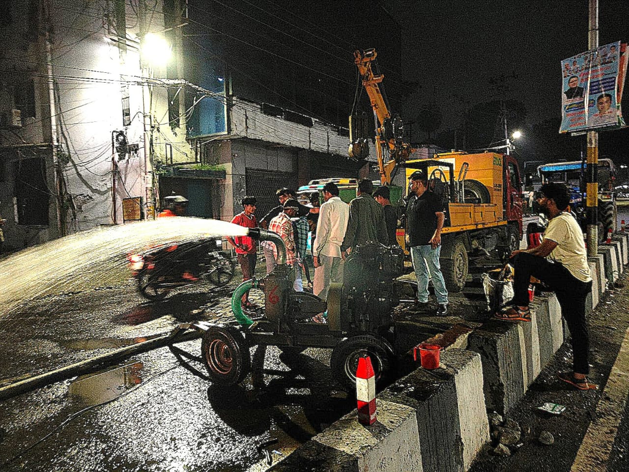 जल भराव क्षेत्रों से पानी की निकासी में उपयोगी साबित हो रहे जिला प्रशासन के हाई प्रेशर डी-वाटरिंग पंप