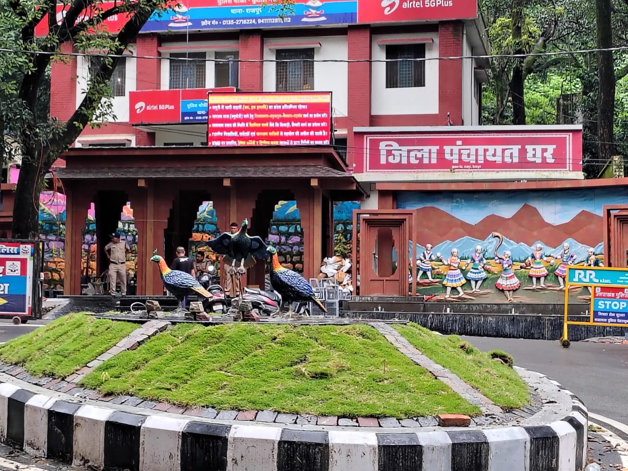 शहर में यातायात प्रबंधन के साथ; कुठालगट एवं साई मंदिर पर नई स्लिप रोड, रांउड अबाउट लाईटिंग, मय पहाड़ी शैली सौन्दर्य कार्य पूर्णता की ओर