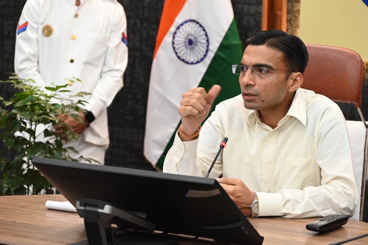 यूपी में बर्ल्ड फ्लू की पुष्टि के बाद देहरादून जिला प्रशासन अलर्ट