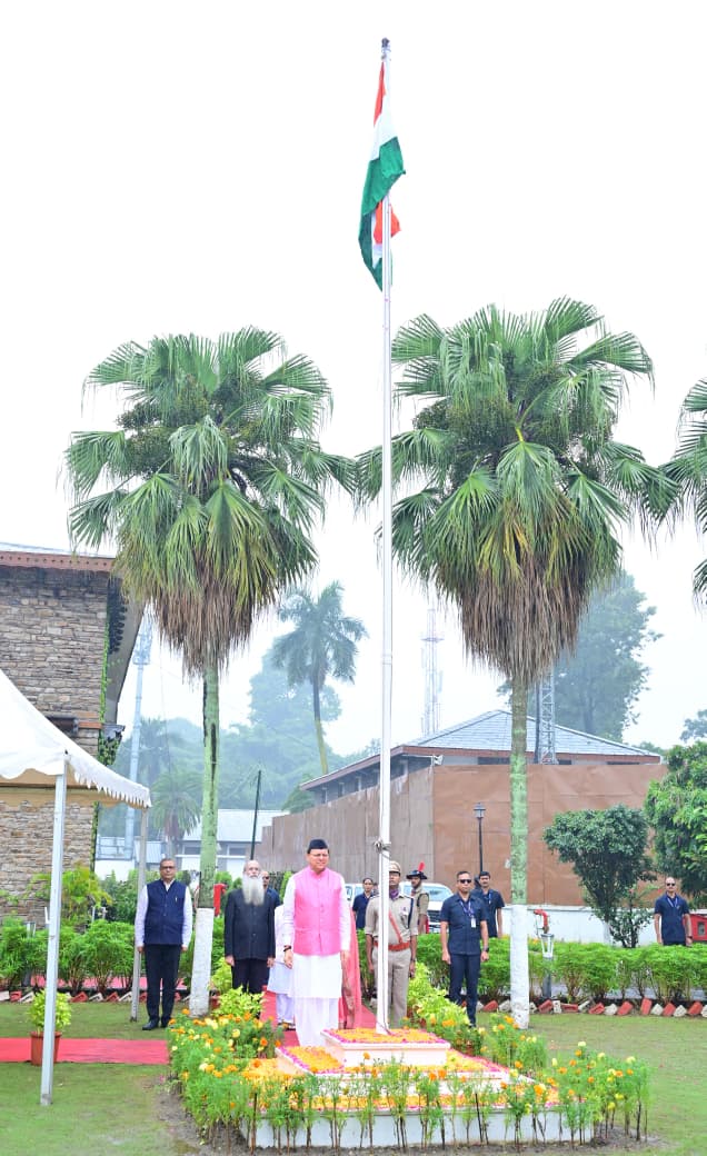 79वें स्वतंत्रता दिवस पर सीएम धामी ने किया ध्वजारोहण, दिलाई राष्ट्रीय एकता की शपथ