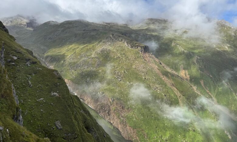 आपदा प्रबंधन की नई मिसाल: खीर गंगा ग्लेशियर बेस तक एसडीआरएफ का उच्च स्तरीय निरीक्षण