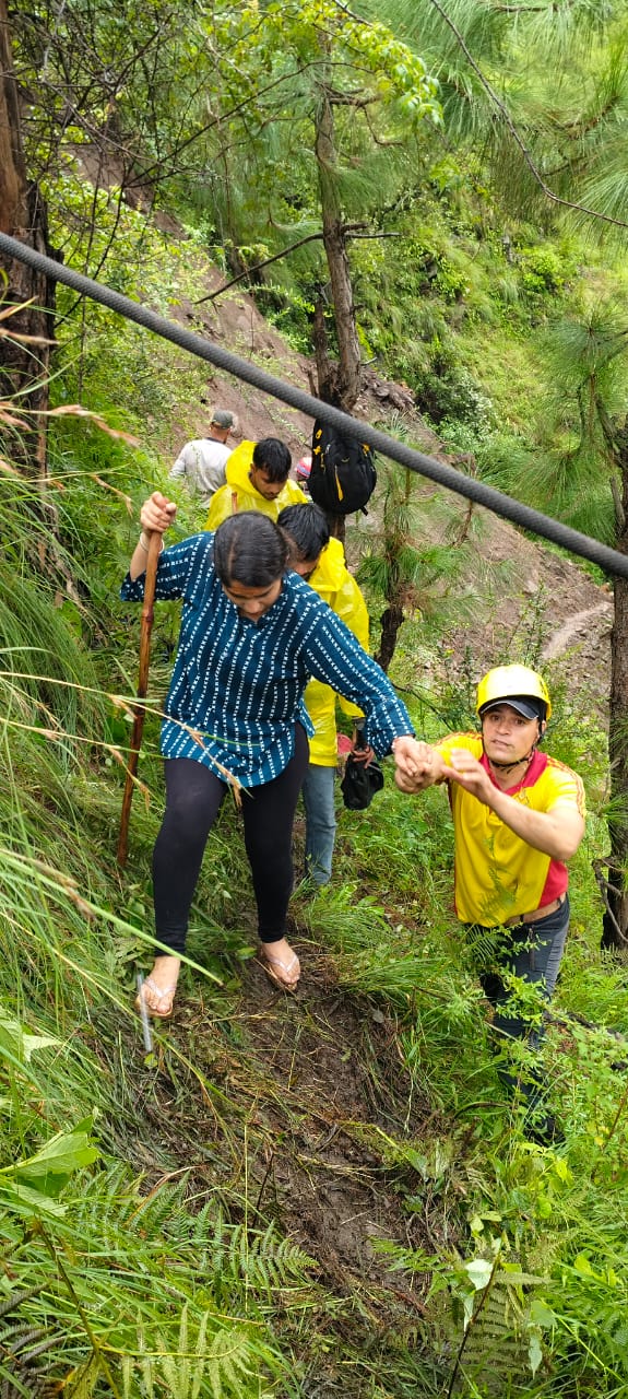 गोंडार के पास भूस्खलन होने के कारण मद्महेश्वर धाम जाने वाला पैदल मार्ग बाधित