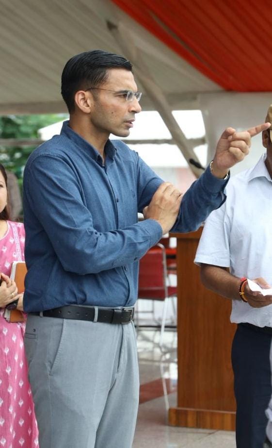 मृत्यु के उपरान्त निर्बल आश्रितों की फजीहत करा रहे बैंको पर डीएम के फर्राटेदार एक्शन जारी