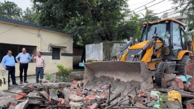 देहरादून प्रशासन की सख्ती, स्कूल से अवैध मजार का निर्माण हटाया देहरादून प्रशासन की सख्ती, स्कूल से अवैध मजार का निर्माण हटाया