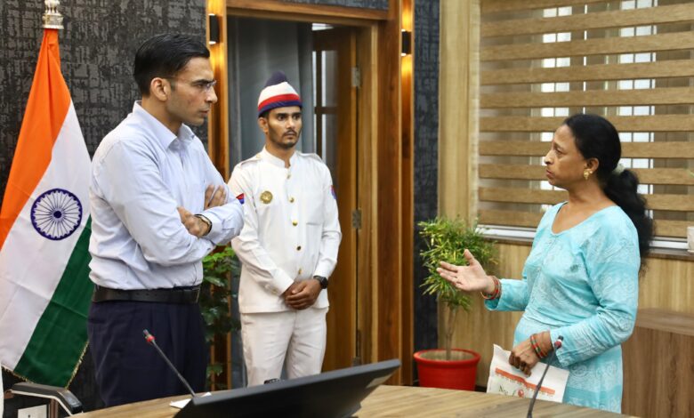 कलेक्ट्रेट बना न्याय का मंदिर; भरण पोषण से लेकर प्रताड़ित व शोषण के मामलों पर फास्ट्रेक सुनवाई, निर्णय साक्षात कलेक्ट्रेट बना न्याय का मंदिर; भरण पोषण से लेकर प्रताड़ित व शोषण के मामलों पर फास्ट्रेक सुनवाई, निर्णय साक्षात