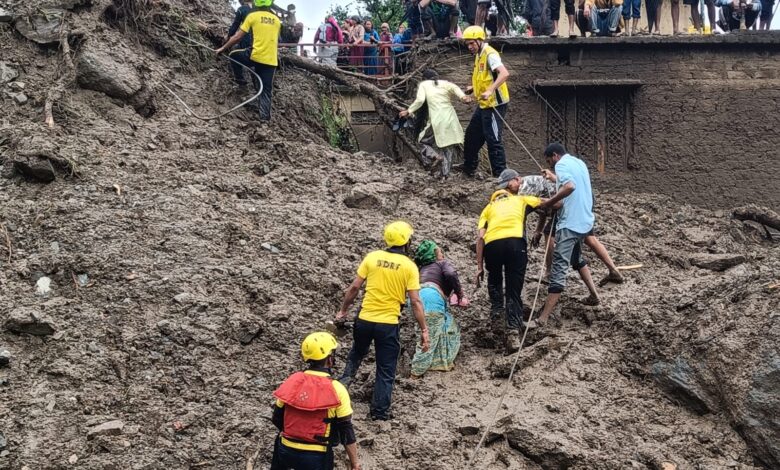 बादल फटने से हाहाकार, CM धामी अलर्ट: प्रभावित जिलों में राहत-बचाव तेज करने के निर्देश बादल फटने से हाहाकार, CM धामी अलर्ट: प्रभावित जिलों में राहत-बचाव तेज करने के निर्देश