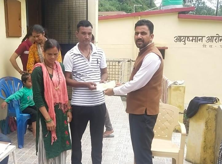 सीएम घोषणा के अनुरूप प्रभावित क्षेत्रों में वितरित किये राहत राशि के चेक