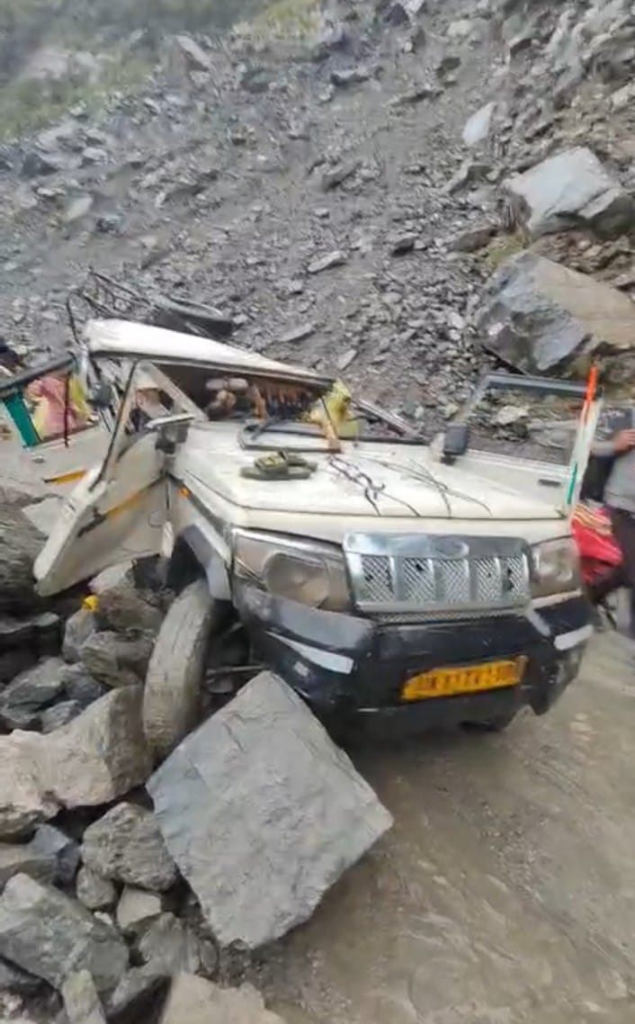 रुद्रप्रयाग: SDRF ने मलबे में फंसे घायलों को बचाया, 2 की मौत