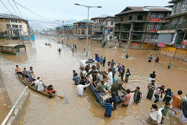 बारिश बनी आफ़त: जम्मू में मां-बेटी की मौत, हाईवे बंद, 40 लोग फंसे बारिश बनी आफ़त: जम्मू में मां-बेटी की मौत, हाईवे बंद, 40 लोग फंसे