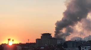 रूस का सबसे बड़ा एयर अटैक: 800 से ज़्यादा ड्रोन और मिसाइल, कीव के कैबिनेट भवन में आग रूस का सबसे बड़ा एयर अटैक: 800 से ज़्यादा ड्रोन और मिसाइल, कीव के कैबिनेट भवन में आग