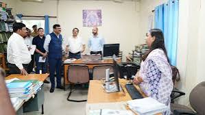 सचिवालय निरीक्षण में मुख्य सचिव सख़्त, कहा- “पुरानी फाइलों की छंटनी एक माह में हर हाल में पूरी हो”