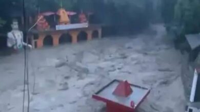 बादल फटने से टपकेश्वर महादेव मंदिर डूबा, भक्तों में दहशत