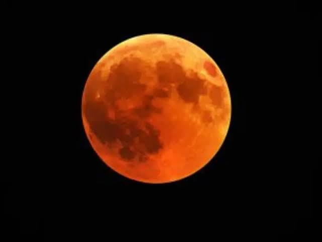 आज रात ‘ब्लड मून’ चमकेगा: कब, कैसे और क्यों देखें?