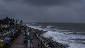 Cyclone Montha ने बढ़ाई चिंता: दक्षिण भारत के तटीय इलाकों में हाई अलर्ट, कई जिलों में भारी बारिश की चेतावनी