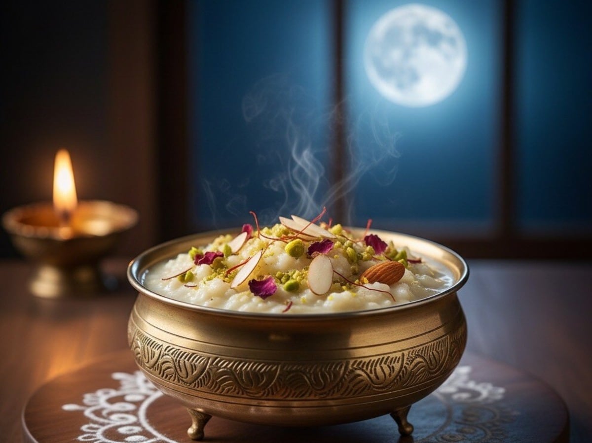 शरद पूर्णिमा पर क्यों रखी जाती है खीर? जानें परंपरा, कथा और वैज्ञानिक महत्व