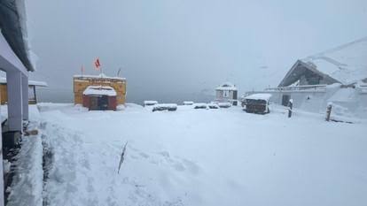 बर्फबारी के बीच हेमकुंड साहिब के कपाट बंद, अगले वर्ष खुलेंगे गर्मियों में