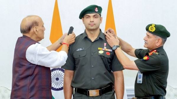 नीरज चोपड़ा को मिल गया लेफ्टिनेंट कर्नल का मानद पद – विशेष समारोह में हुआ पिपिंग