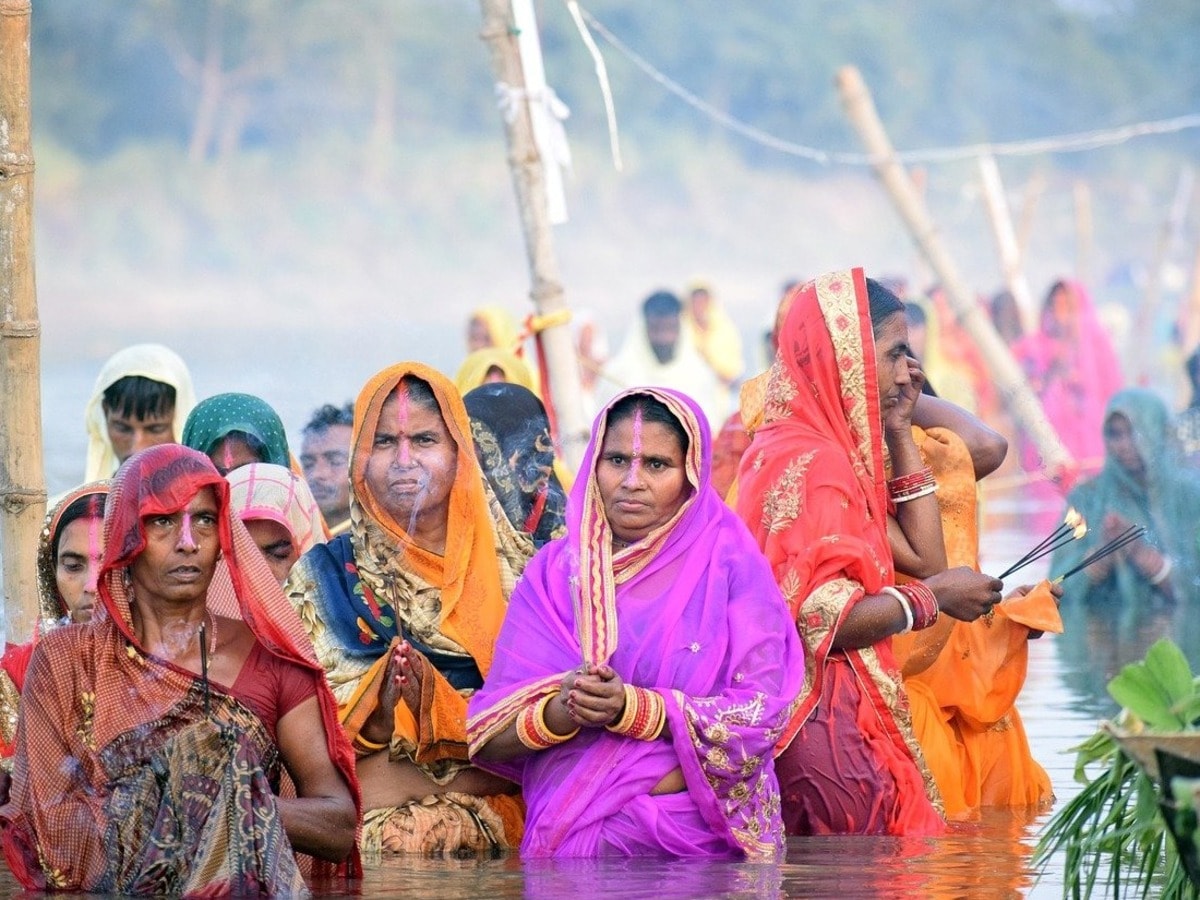 छठ महापर्व: दूसरे दिन ‘खरना’ विधि—प्रसाद ग्रहण के बाद निर्जला व्रत की शुरुआत छठ महापर्व: दूसरे दिन ‘खरना’ विधि—प्रसाद ग्रहण के बाद निर्जला व्रत की शुरुआत