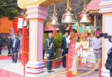 उत्तराखंड यात्रा के दूसरे दिन राष्ट्रपति मुर्मू ने मां नयना देवी मंदिर में की पूजा, सुरक्षा व्यवस्था रही चाक-चौबंद उत्तराखंड यात्रा के दूसरे दिन राष्ट्रपति मुर्मू ने मां नयना देवी मंदिर में की पूजा, सुरक्षा व्यवस्था रही चाक-चौबंद