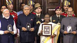 संविधान दिवस 2025: राष्ट्रपति मुर्मू करेंगी संबोधन, नौ भाषाओं में डिजिटल संविधान जारी; पीएम मोदी ने कर्तव्यों पर दिया जोर