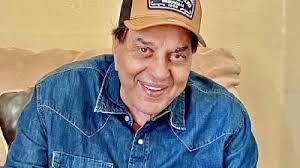 भारतीय सिनेमा के ‘ही-मैन’ धर्मेंद्र का 89 वर्ष में निधन: अंतिम संस्कार में उमड़ा जनसैलाब, 300 फिल्मों के सितारे को देश ने अंतिम विदाई दी भारतीय सिनेमा के ‘ही-मैन’ धर्मेंद्र का 89 वर्ष में निधन: अंतिम संस्कार में उमड़ा जनसैलाब, 300 फिल्मों के सितारे को देश ने अंतिम विदाई दी