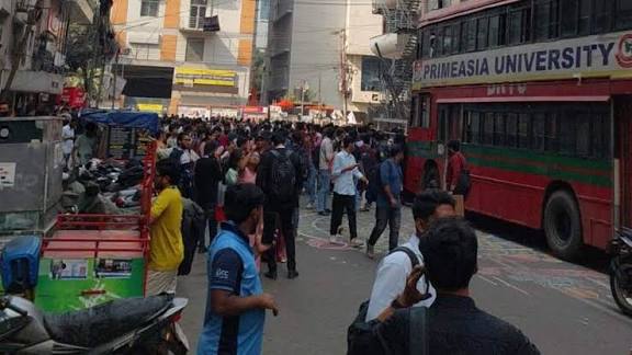 ढाका के पास 5.7 तीव्रता का भूकंप, कोलकाता समेत कई इलाकों में झटके, छह की मौत, दर्जनों घायल