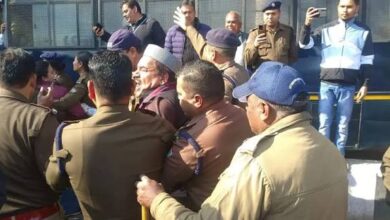 देहरादून में नर्सिंग अभ्यर्थियों का रोष, भर्ती प्रक्रिया पर सवाल—समर्थन देने पहुंचे हरक सिंह रावत गिरफ्तार, बाद में रिहा