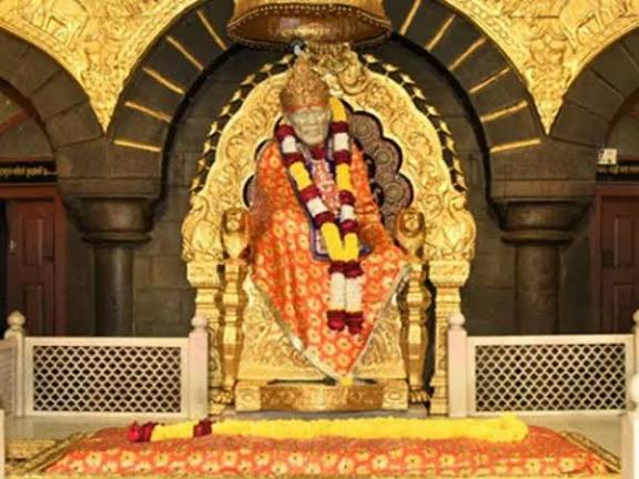 नववर्ष 2026 पर साईं बाबा के चरणों में करोड़ों की श्रद्धा, शिरडी मंदिर में रिकॉर्ड चढ़ावा नववर्ष 2026 पर साईं बाबा के चरणों में करोड़ों की श्रद्धा, शिरडी मंदिर में रिकॉर्ड चढ़ावा