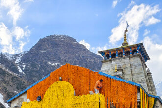 बाबा केदार के दरबार में फिर गूंजा ‘हर हर महादेव’: 6 महीने बाद खुले केदारनाथ धाम के कपाट, पीएम मोदी के नाम से हुई पहली पूजा