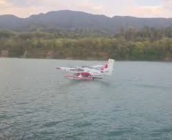 उत्तराखंड में पर्यटन की नई उड़ान: ऋषिकेश में पहली बार गंगा किनारे उतरा सी-प्लेन, चारधाम यात्रा से पहले बड़ी पहल