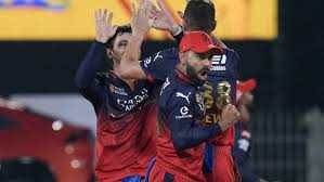 RCB vs CSK: बेंगलुरु की बड़ी जीत, 43 रन से हराकर चेन्नई को दी लगातार तीसरी शिकस्त