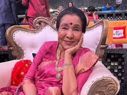 देश ने खोई अपनी स्वर कोकिला: Asha Bhosle का निधन, अंतिम दर्शन के लिए उमड़ा जनसैलाब, आज अंतिम संस्कार