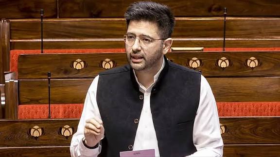 “मैं दरिया हूं, वक्त आने पर सैलाब बनूंगा”: राघव चड्ढा का AAP पर अप्रत्यक्ष हमला, पार्टी ने लगाया निष्क्रियता का आरोप