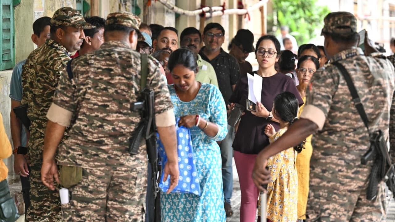 गड़बड़ी की शिकायतों के बाद सख्त एक्शन: फलता विधानसभा के 285 बूथों पर री-पोल का आदेश