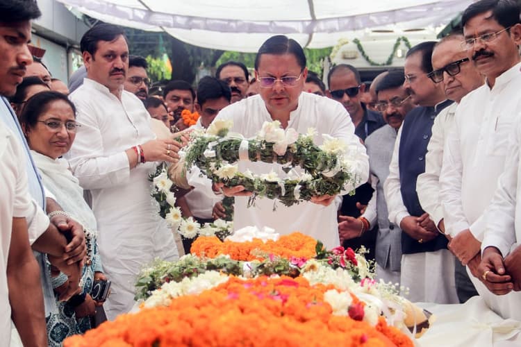 उत्तराखंड ने खोया अपना सशक्त नेता, बीसी खंडूरी को नम आंखों से दी गई अंतिम विदाई