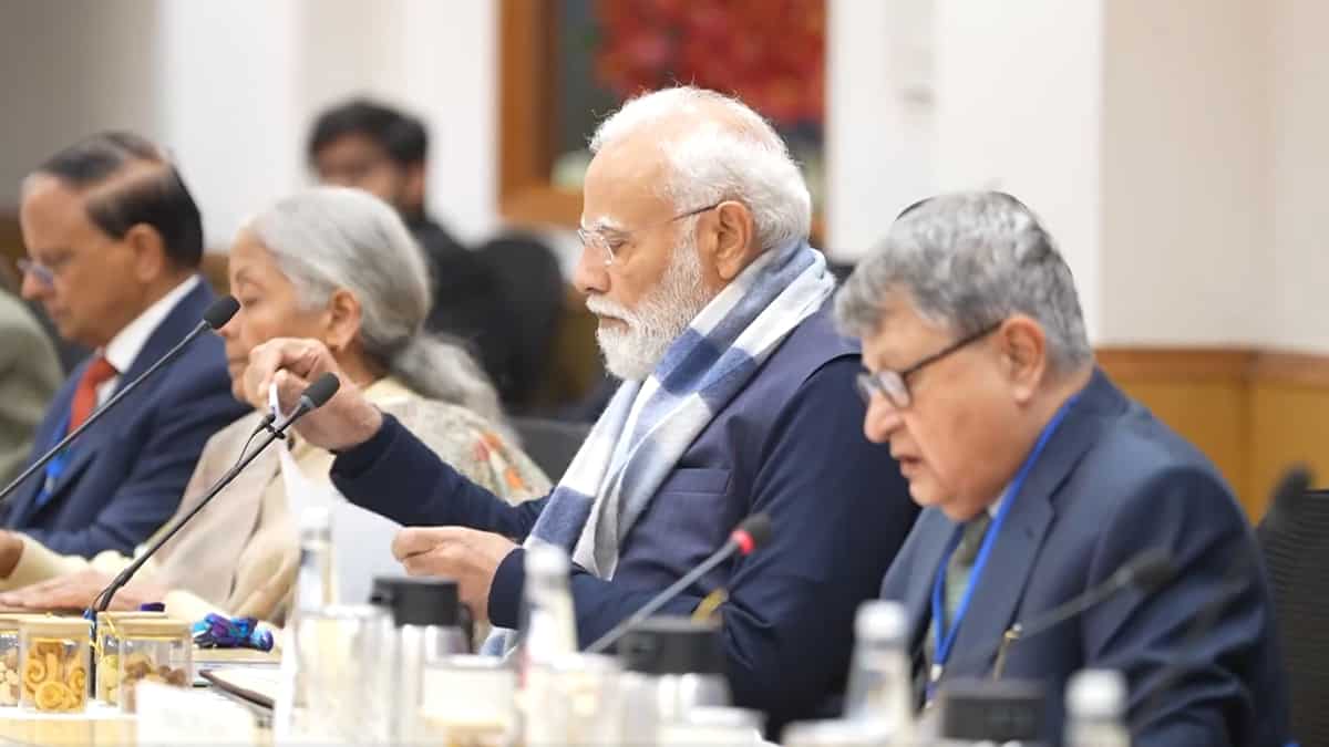 साढ़े चार घंटे चली मोदी कैबिनेट की मैराथन बैठक, मंत्रालयों के कामकाज की हुई बड़ी समीक्षा