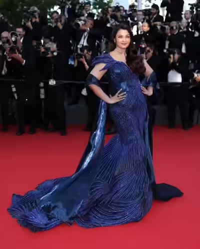 ऐश्वर्या राय बच्चन का Cannes 2026 में शानदार डेब्यू, ब्लू गाउन ने जीता फैंस का दिल