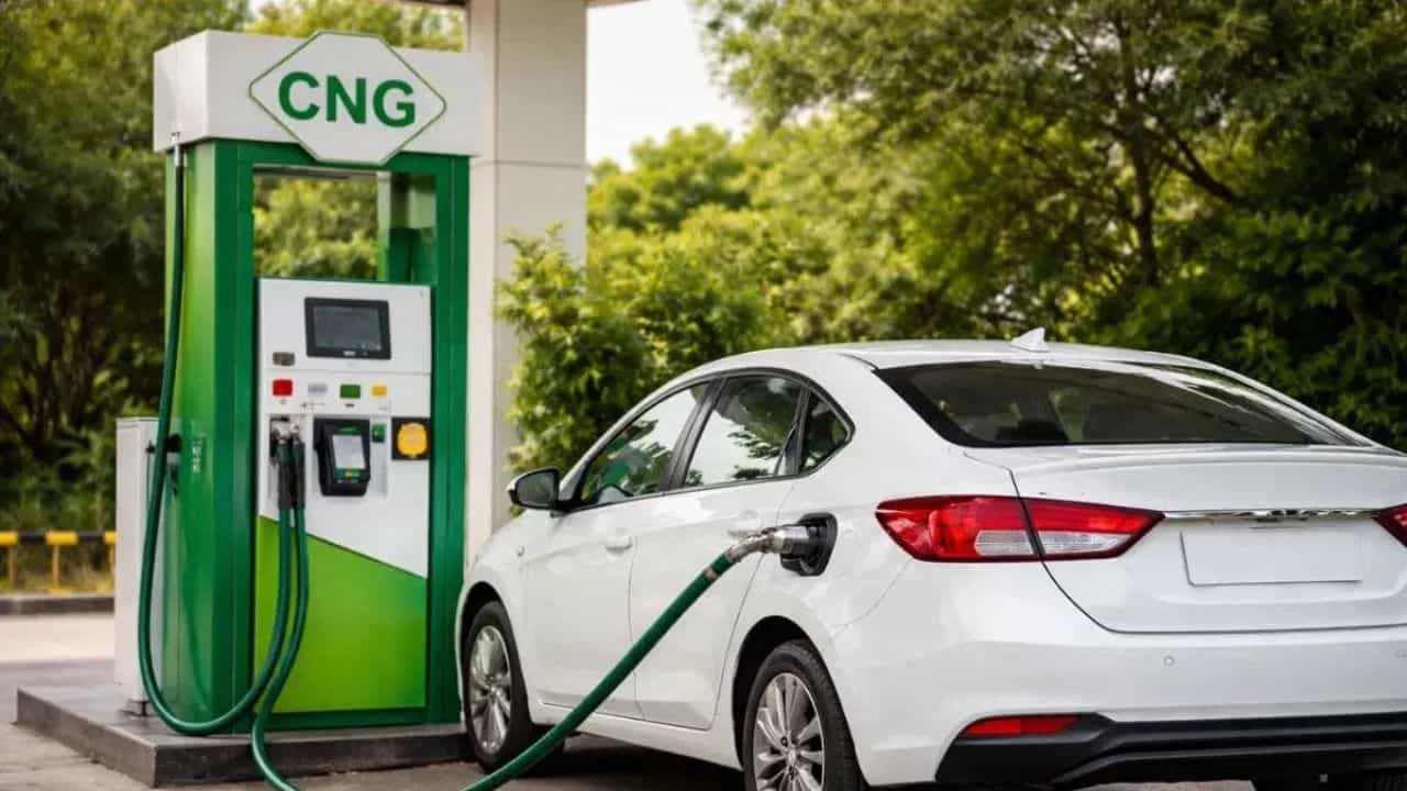 पेट्रोल-डीजल के बाद अब CNG ने बढ़ाई चिंता, दिल्ली में ₹2 प्रति किलो महंगी हुई गैस