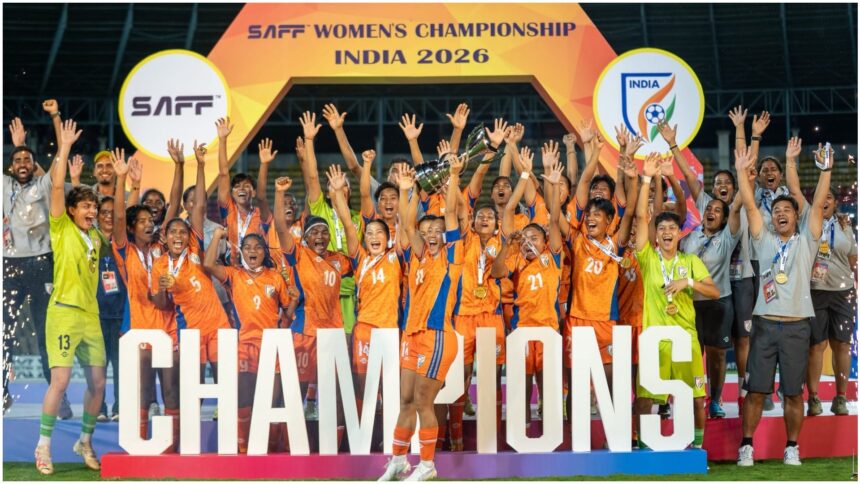 भारत ने जीता SAFF महिला चैंपियनशिप 2026 का खिताब, फाइनल में बांग्लादेश को 3-1 से हराकर रचा इतिहास भारत ने जीता SAFF महिला चैंपियनशिप 2026 का खिताब, फाइनल में बांग्लादेश को 3-1 से हराकर रचा इतिहास